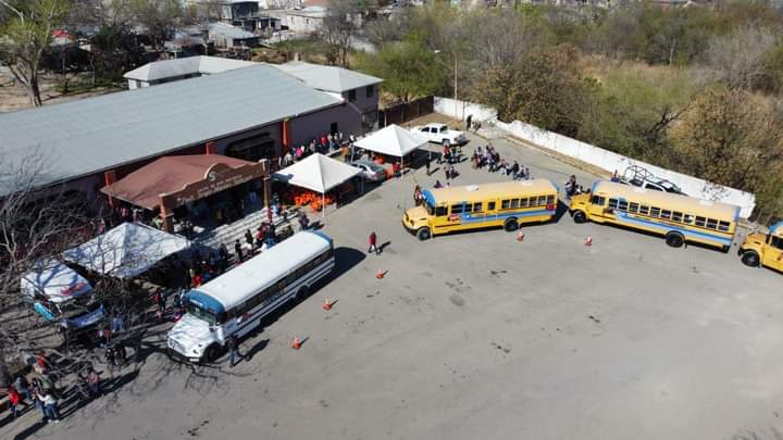 CsNoticias_Coah's tweet photo. 🇲🇽#ACUÑA COAHUILA PRIMERA CIUDAD DEL PAÍS EN VACUNAR A MENORES DE EDAD ;EL ESTADO CONTINUARA CON PIEDRAS NEGRAS Y 5 MANANTIALES
En Acuña secretarios de salud, educación y economía con quienes se trabaja de forma coordinada para atender esta histórica vacunación transfronteriza🇺🇲 https://t.co/6MHz9GP7g0