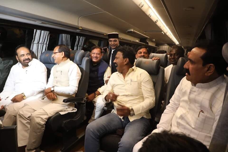 'आत्मनिर्भर मध्यप्रदेश के पथ पर अग्रसर' 

हमारा एकमात्र लक्ष्य है प्रदेश का सतत और चहुंमुखी विकास... 

प्रदेश के यशस्वी मुख्यमंत्री श्री @chouhanshivrajsingh  जी की अध्यक्षता में पचमढ़ी में 2 दिवसीय चिंतन शिविर में मंथन हेतु