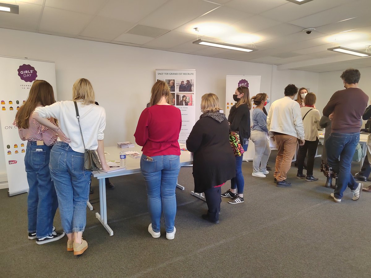 Rendez-vous en entreprise à #Strasbourg entre les acteurs de l'emploi avec <a href="/MDE_Strasbourg/">Maison de l'Emploi</a> <a href="/Gui11aumeK/">Guillaume Kieffer</a> et <a href="/TERGrandEst/">TER Grand Est</a>. Merci aux nombreux participants!
Faire connaître nos métiers pour attirer des #talents.

#Emploi #recrutement #ferroviaire #avenir #durable @LesEsengagent