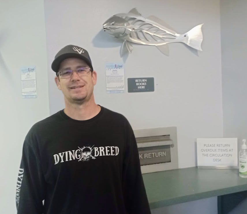 ArtsBrevard's tweet photo. #FridayFriendsDay One final shout out to our members that are helping support this weekend's #AquariumArtWalk and @BrevardZoo's Aquarium Project. Here are Brad Fowlers creations along with Jamie Mackenzie's photograph. Please don't forget to share selfies with your favorites! https://t.co/3cNmBNFhVk