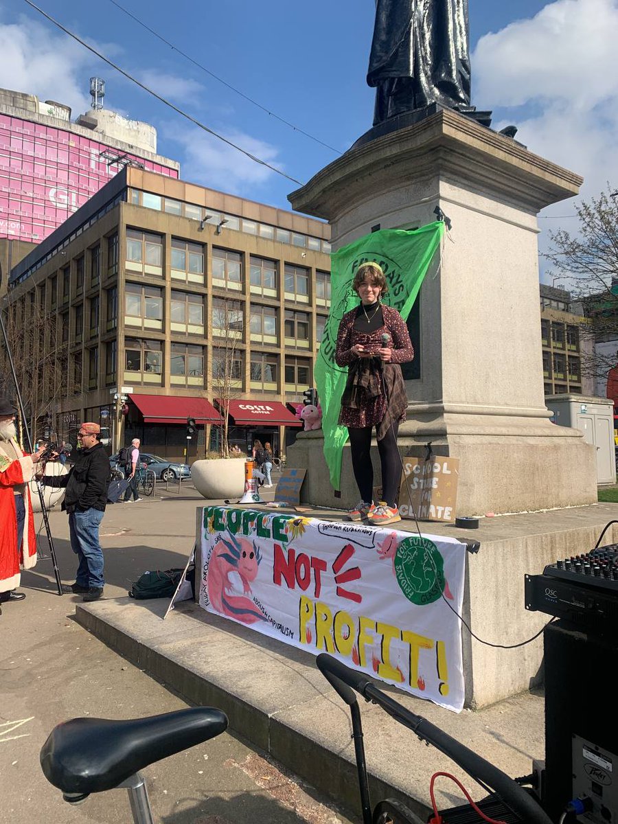 TAKING A MINUTE TO HYPE UP <a href="/_zolzie_/">L</a> FOR BEING AN ICON AND SPEAKING TODAY IN GLASGOW!!!❤️
lots of love u absolute queen 🔥🌍
#FridaysForFuture #SchoolStrike2021