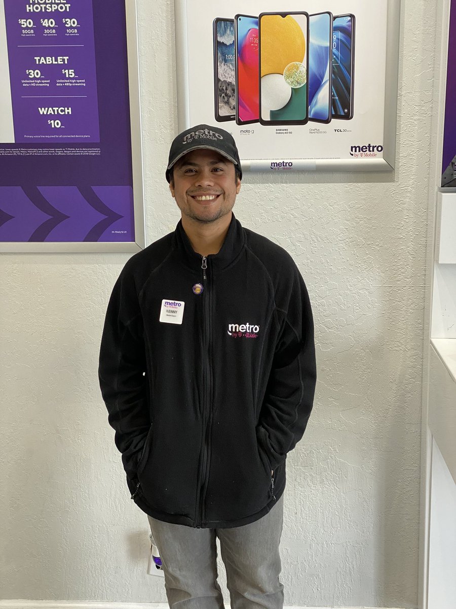 assurantdan's tweet image. #FBF to a true #PHPStar I met in the Bay Area a week or so back. I have a few activities I like to do when I visit stores, but the responses and knowledge Kenny shared simply blew me away. He is friendly, smart and very prepared to help customer protect their devices!