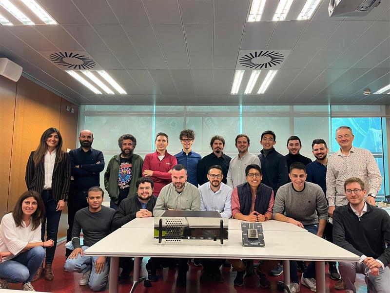 iPronics's tweet image. The team meeting in Valencia had a very special guest... the iPronics SmartLight Processor! 🥳
Welcome to the team. More news will follow soon!
#ProgrammablePhotonics #Photonics