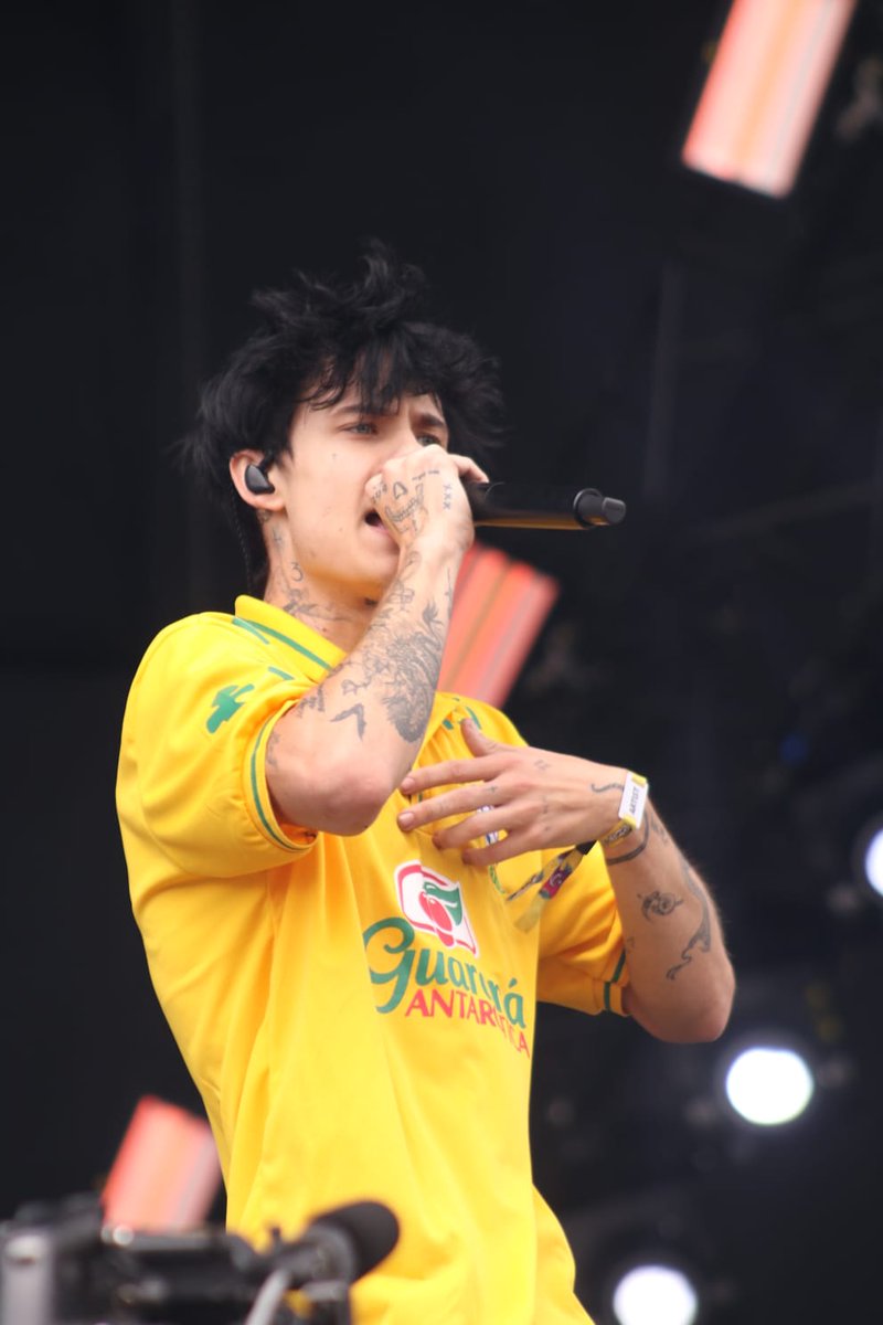 tracklist's tweet image. JXDN com a camisa do Brasil passando na sua timeline 🥺 #TrackNoLolla

📸: Isabella Zeminian