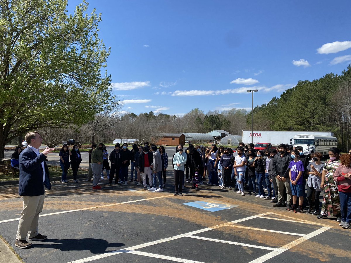 ABish250's tweet photo. Great trip with 8th graders to @iamcccc #FutureReady https://t.co/6HVX8aqMoJ