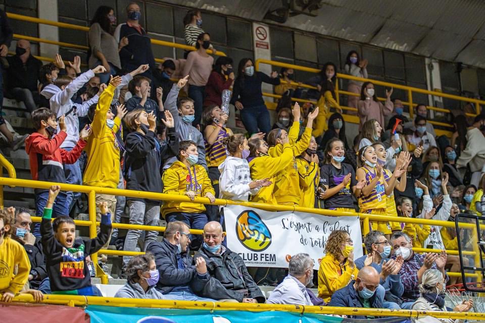 uemataro's tweet image. 🔥 VOLEM 𝗢𝗠𝗣𝗟𝗜𝗥 EL 𝗠𝗢𝗥𝗔!
🔜 ÚLTIM PARTIT DE LA TEMPORADA A CASA!

⚔️ Demà dissabte a les 19:00 tenim l’última gran cita al Mora!
👊🏻 Partit clau per seguir somiant amb les Fases d’Ascens a #LEBPlata!

🗣 US ESPEREM A TOTS I TOTES!
🥁 Ssssssssom-hi!
#somgrocs💛💜