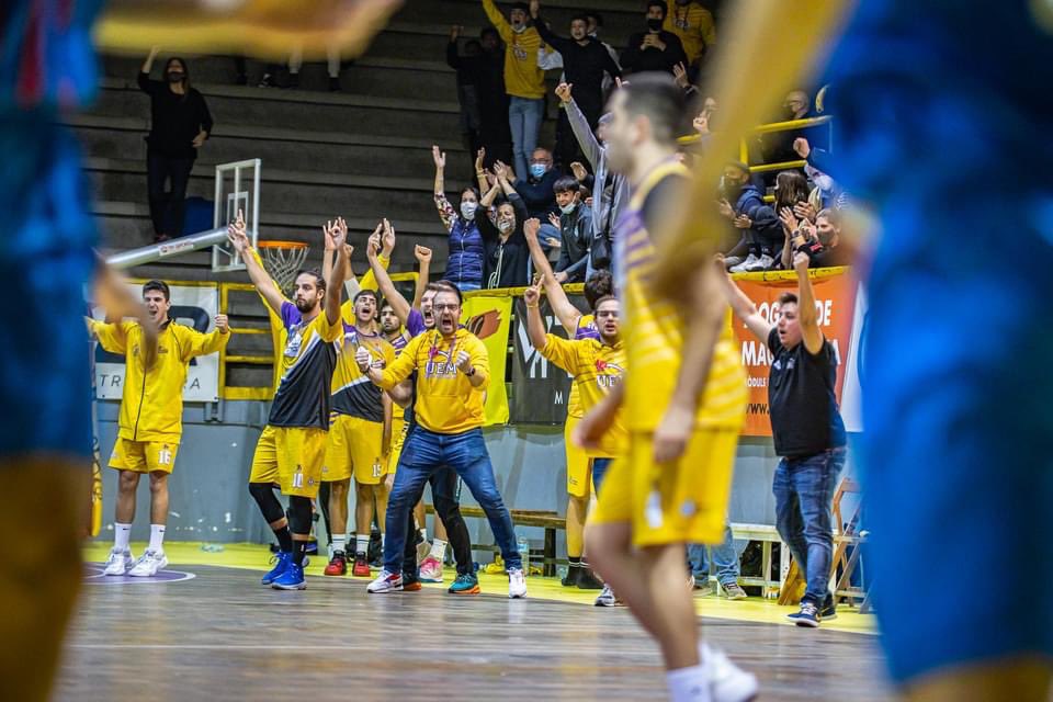 uemataro's tweet image. 🔥 VOLEM 𝗢𝗠𝗣𝗟𝗜𝗥 EL 𝗠𝗢𝗥𝗔!
🔜 ÚLTIM PARTIT DE LA TEMPORADA A CASA!

⚔️ Demà dissabte a les 19:00 tenim l’última gran cita al Mora!
👊🏻 Partit clau per seguir somiant amb les Fases d’Ascens a #LEBPlata!

🗣 US ESPEREM A TOTS I TOTES!
🥁 Ssssssssom-hi!
#somgrocs💛💜