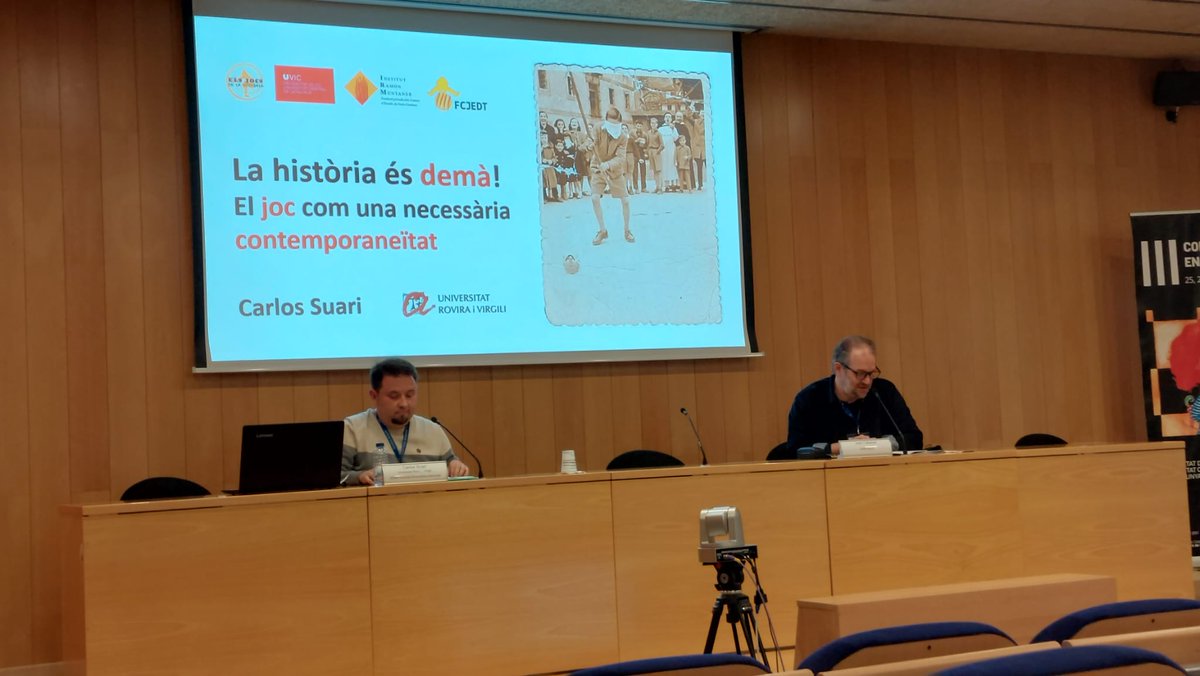 <a href="/iramunt/">Institut Ramon Muntaner</a> <a href="/uvic_ucc/">UVic-UCC</a> <a href="/fedejoctradicio/">F. C. J. E. D. T.</a> <a href="/JocsAnonima/">JocsAnonima</a> Amb Carlos Sauri  <a href="/CarlosSuari/">Carlos Suari</a> reflexionem sobre el joc. Cada joc i comunitat lúdica és una realitat cultural situada en un present necessàriament deutor de la tradició, però també necessàriament compromès amb el futur. #IIICongrésJocs
