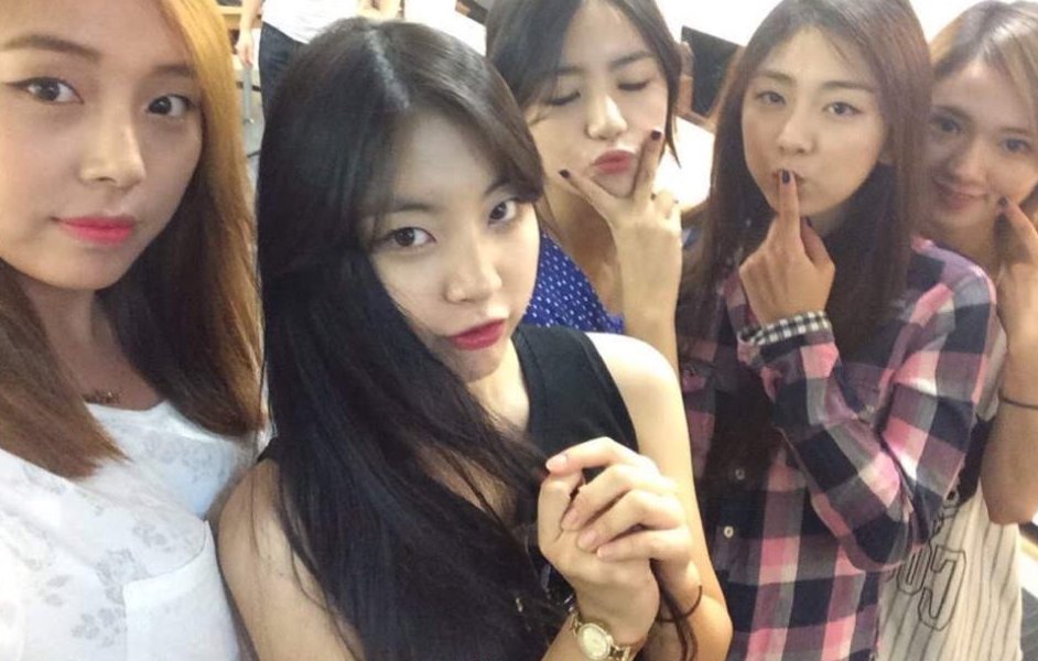 bitnazone's tweet photo. ashley shared "new" ladies code pics on ig 🫂 https://t.co/RogucBSEXs