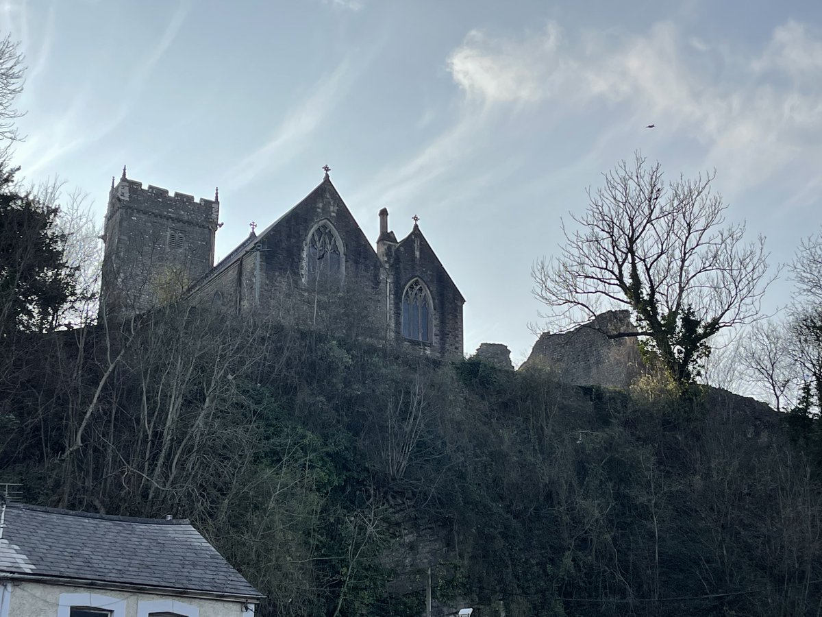 cestyll's tweet photo. Newcastle Castle 🏰 

Castell Newydd. 🏴󠁧󠁢󠁷󠁬󠁳󠁿 

Ruins date to the 1180's. Its final occupation appears to have been late in the sixteenth century. Part of Dunraven estate.

I love the name. https://t.co/dThuWi2033