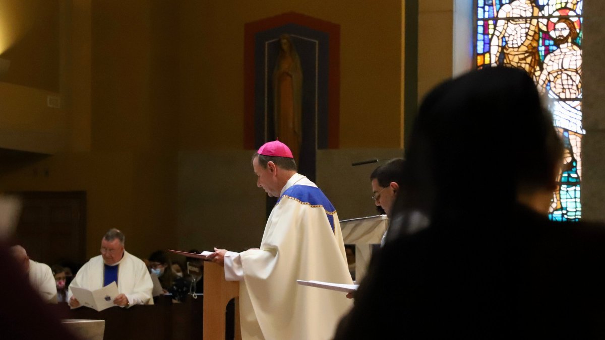 arlingtonchurch's tweet photo. "No matter how dire the situation is in Ukraine and Russia, we believe in the power of God to transform hearts and to bring an end to the violence we are witnessing at this moment in time." - @BishopBurbidge, Mass for the Annunciation &amp; Consecration to the Immaculate Heart https://t.co/rlef2M6FmB