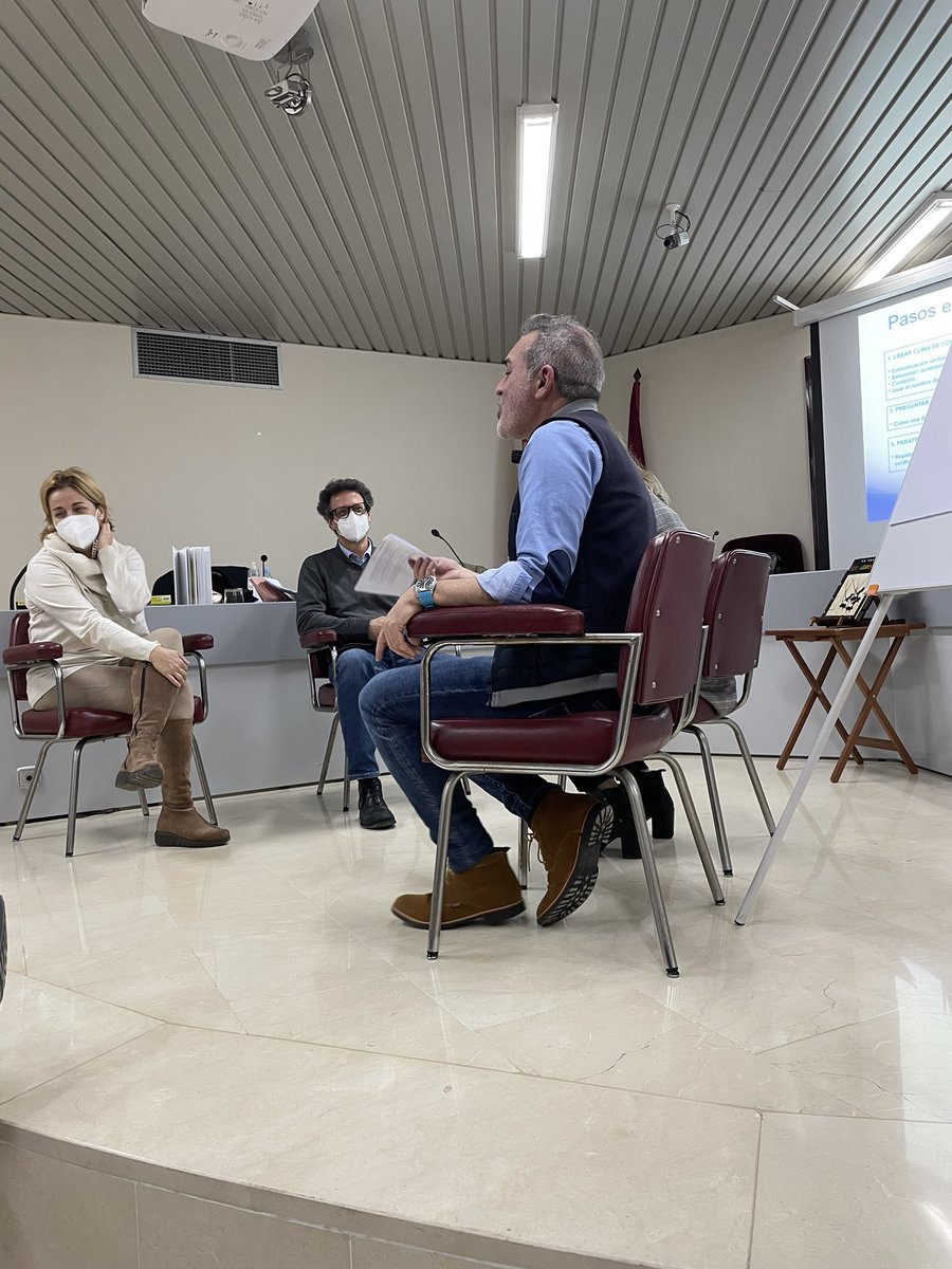 IMEdiacionCAR's tweet photo. Avanzamos esta tarde en nuestro curso de “Técnicas de comunicación en mediación”. Esta tarde dinámicas de grupo y role plays https://t.co/jbjtZ2wp2X
