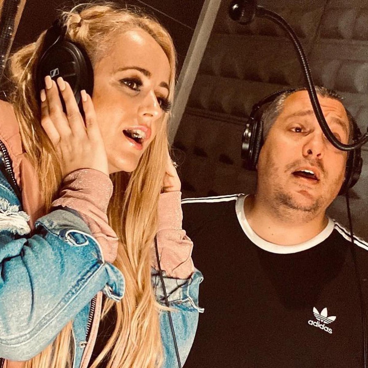 A todos lo que me preguntáis por todos lados solo puedo deciros que merece la pena la espera.
Esta unión va a dar mucho que hablar. 🏳️‍🌈 
Muy pronto.

🎤🎤#nachalamacha #lahungara 
✍️  <a href="/SilvinaMagari/">Silvina Magari</a> 
🔈 <a href="/MiguelLinde/">Miguel Linde</a> 
💃 <a href="/ADRIATICORECORD/">ADRIÁTICO RECORDS</a>