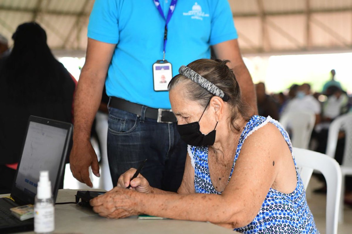 Gloria Reyes tweet media