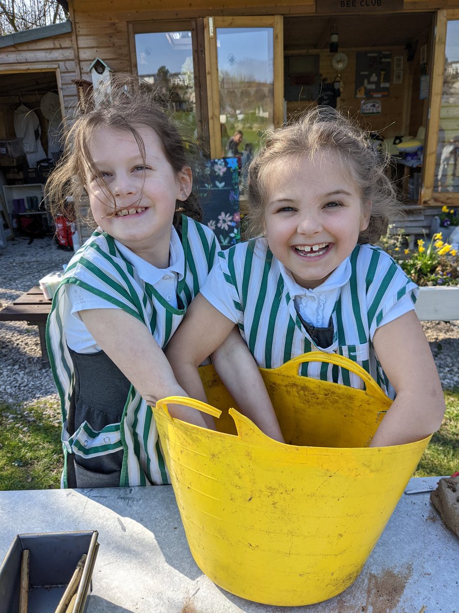 beekeepingkids's tweet photo. 'Cookery' afternoon at the #apiary #BeeTeam style!
Y3 ladies had a fantastic afternoon of #BeeBrick making, hoping to attract Hairy Footed Flower #bees who have been spotted locally!
"I've never been so muddy!"
Hoping to install of wonderful wall of #habitat! @BumblebeeTrust https://t.co/IxRVhDgvHh