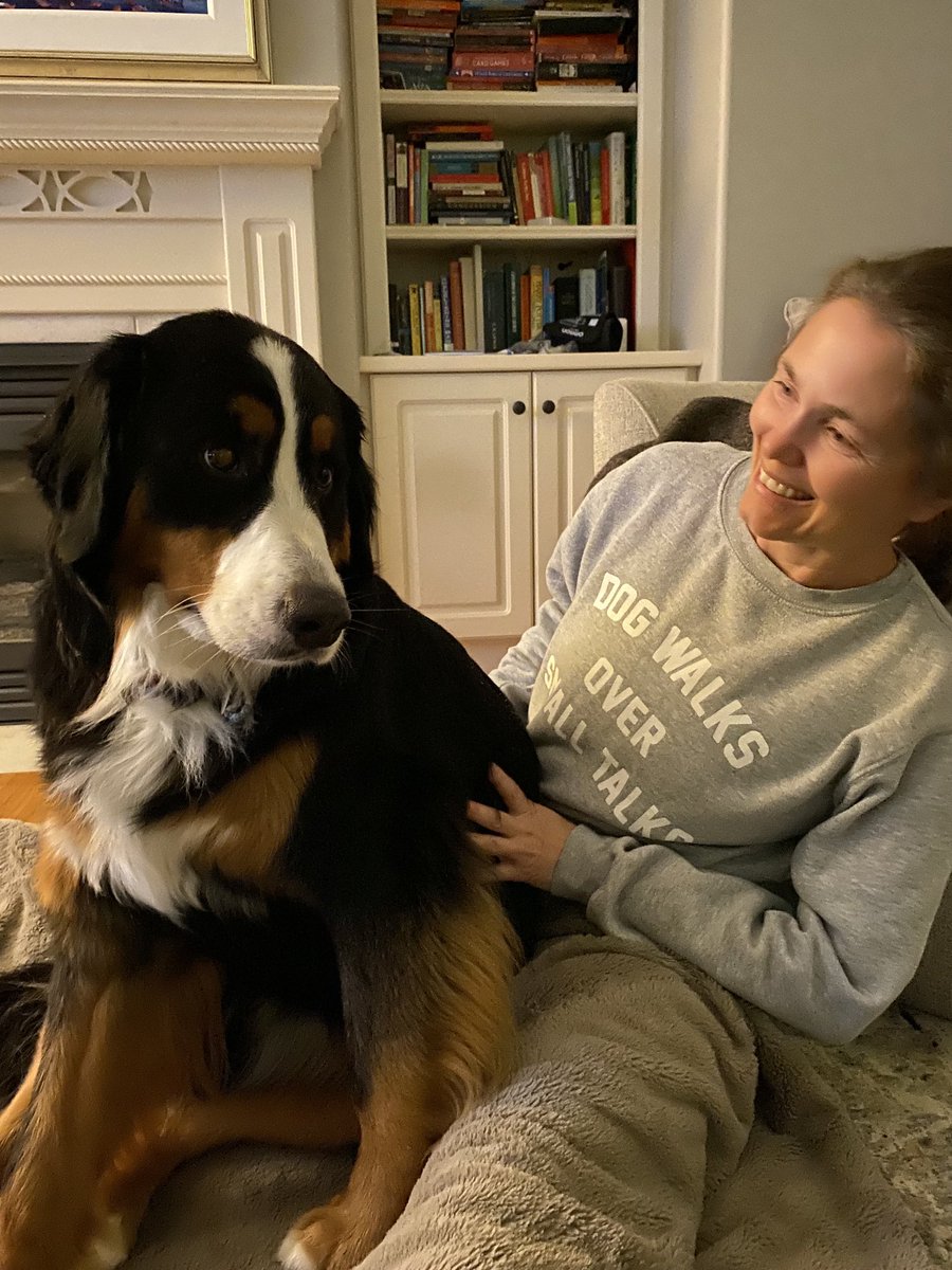 LittleDenene's tweet photo. Iβm supposed to be getting things done, but dog. #idontmind #dogsoftwitter #gooddistraction https://t.co/byeZqfAOxu