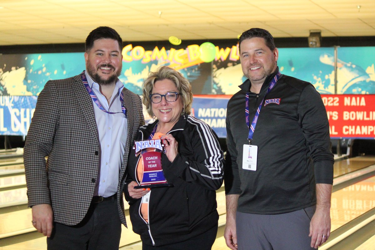 NAIA's tweet photo. 🎳 WBOWL National Coach of the Year goes to @BakerAthletics Cheryl Keslar #NAIABowling https://t.co/sZhgxWWJB3