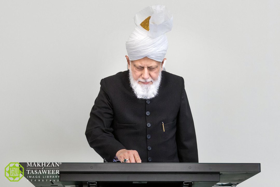 makhzanteam's tweet photo. Hazrat Khalifatul Masih V (aba) launches a new Kurdish language website Islamabad, Surrey, UK — 25th March 2022 https://t.co/896Bq52GZY