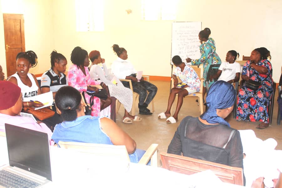 During the quarterly review meeting with SRHR/GBV Champions , they were able to give account of the work in regards to access to SRHR services among Female Sex Workers in Busia District.
#SRHRMovementBuilding
#JASProgramme 
@cehurduganda 
@Sida