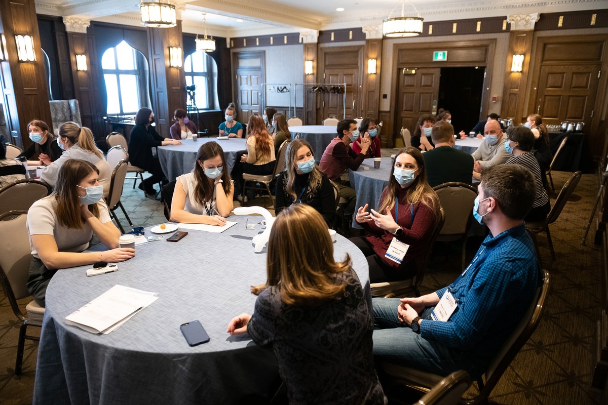 pharmaciensAPES's tweet photo. L’avant-midi de la deuxième journée ainsi que les ateliers viennent tout juste de se terminer. Les participants ont pu échanger sur des sujets variés tels l’autonomie professionnelle et la préparation et l’intégration des changements dans l’organisation du travail. #gfapes https://t.co/7gKN3Av4UC