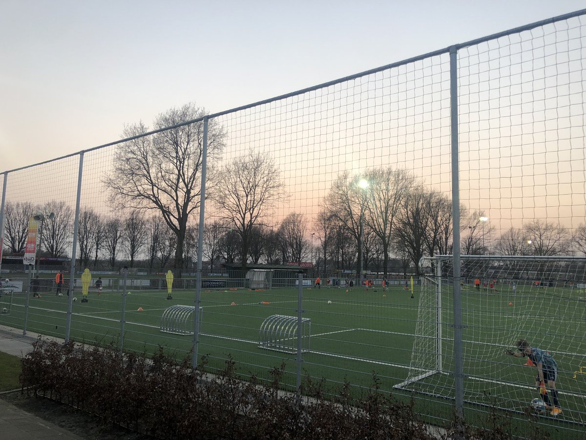 Weer een mooi avondvullend programma voor onze kleinsten. Veel selectiespelers als begeleiding, dan komt dat goed!