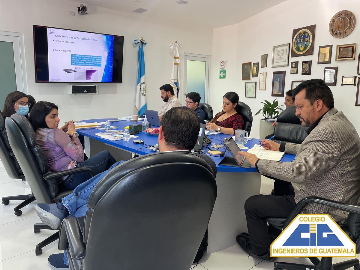 gt_cig's tweet photo. #CIGInforma
Avanzan los trabajos de la actual Junta Directiva presidida por el Ing. Silvio Orozco, en la que buscan implementar, modernizar e innovar los servicios electrónicos de Timbre de Ingeniería.
" Por la Ingeniería del futuro" https://t.co/iv5kjN5swm