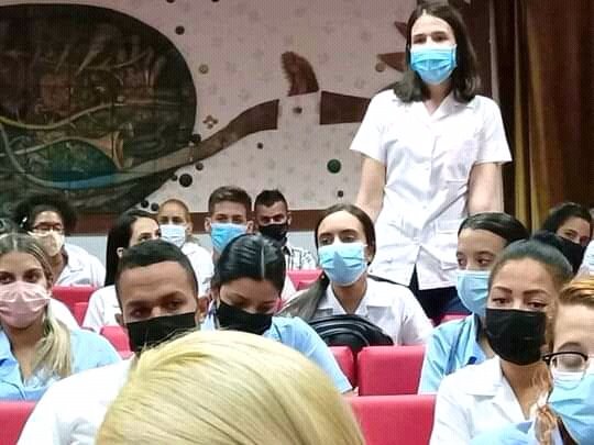 ujc_ucmvc's tweet photo. ❗❗Se levantan los Pinos Nuevos en el Aula Magna de la Universidad medica villaclareña en un fructífero intercambio con nuestro ministro @japortalmiranda. Los jóvenes de esta generación no fallarán jamás. #VamosConTodo 
#UJ60 #RumboAl100FEU https://t.co/gvjlvQ6gMN