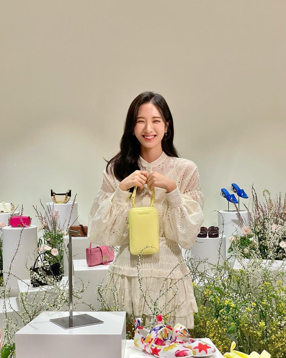 LDramaland's tweet photo. #Bona update on IG
#BloomingSpringKr https://t.co/kuT4qPt6RC