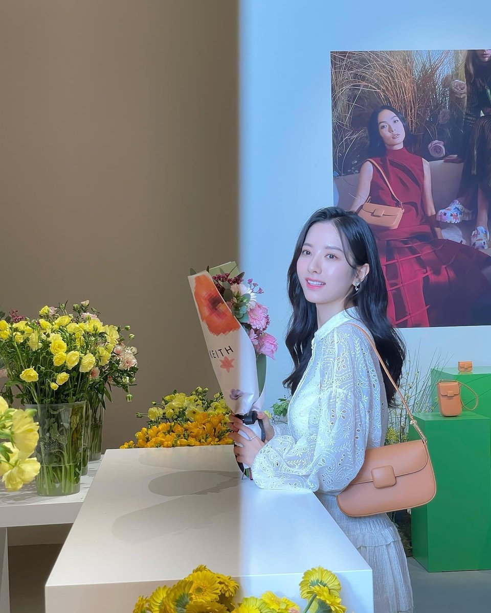 LDramaland's tweet photo. #Bona update on IG
#BloomingSpringKr https://t.co/kuT4qPt6RC