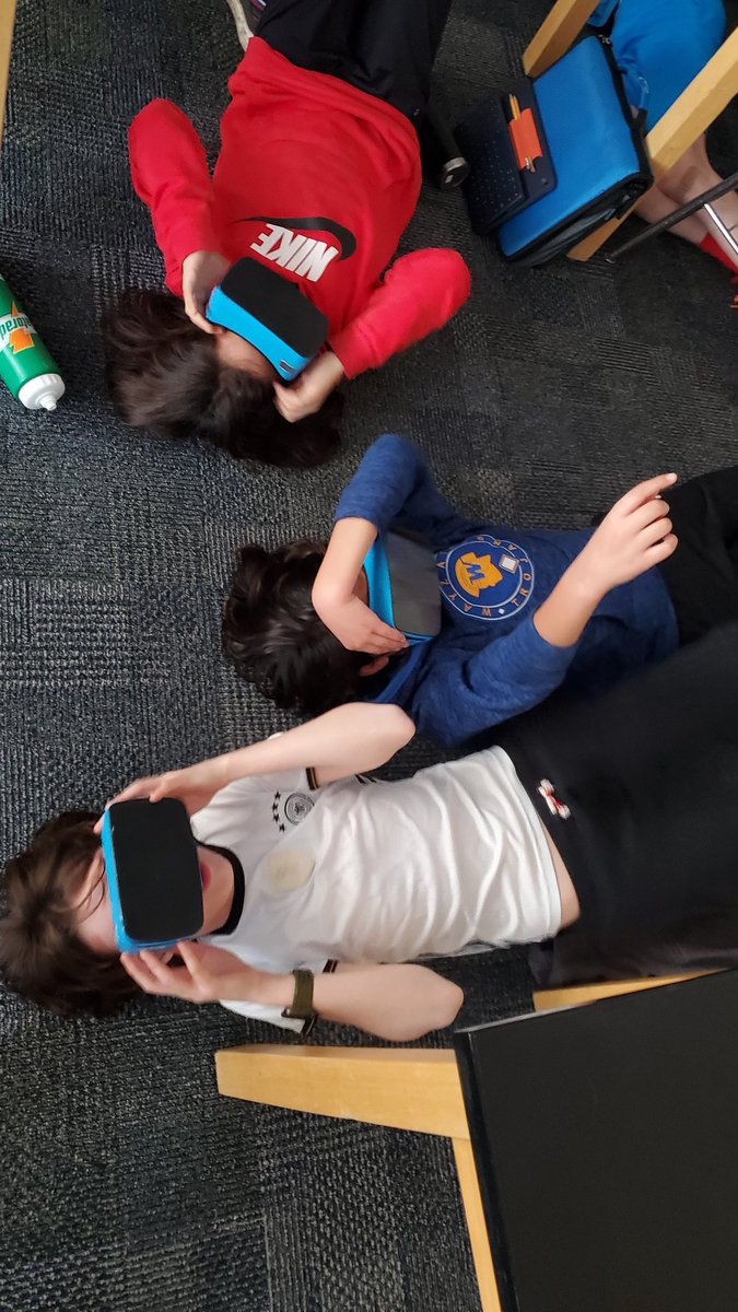 edtechgeekette's tweet photo. VR lunar phase and star-gazing. https://t.co/KK3Uu558nd
