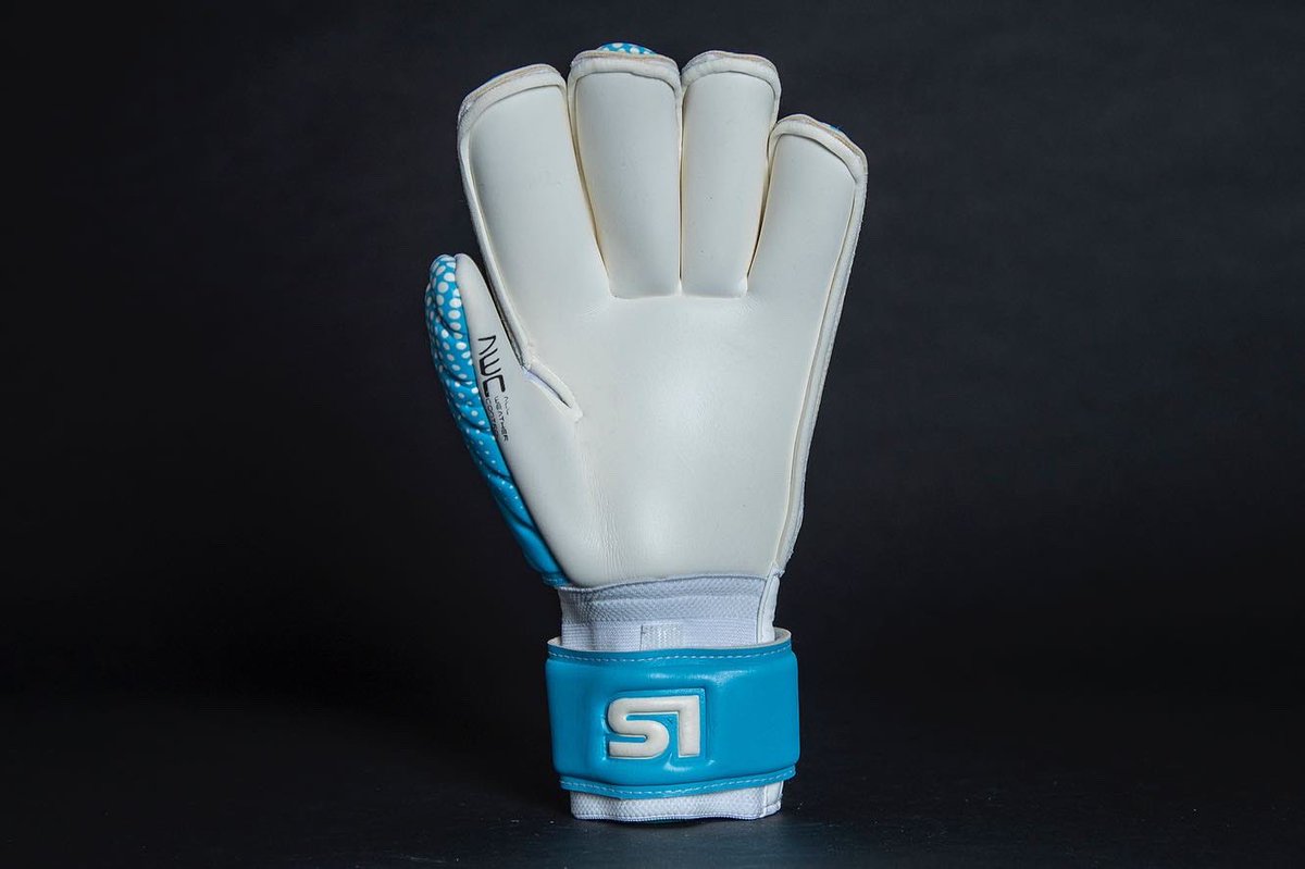 OUT NOW! 

S1 Original 3.0 FS. 

Roll Finger, Removable Spines! 

S1Goalkeeping.co.uk ⬅️