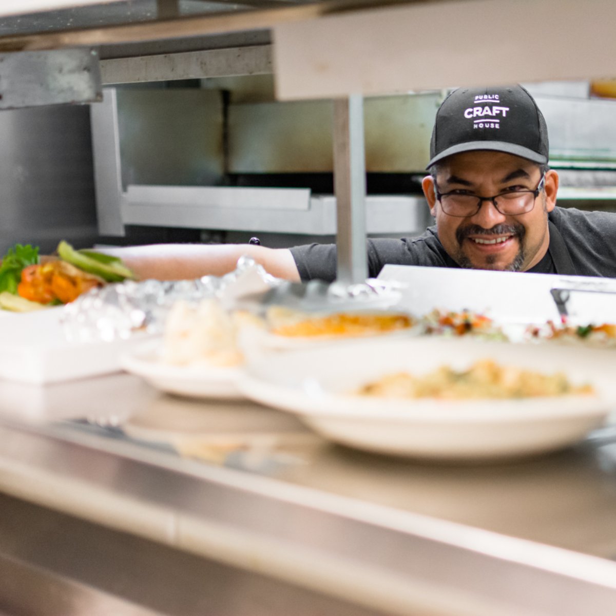 CraftPubHouse's tweet photo. Whether you're looking for something new or getting your old favorite, our friendly team is happy to make you exactly what you're craving. https://t.co/qNYgBTYHFE