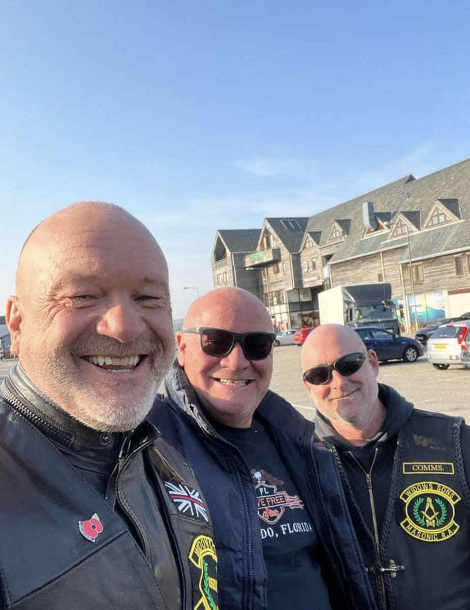 wskernow's tweet photo. Brothers meeting up enjoying the spring weather https://t.co/e2tbdKjj5X