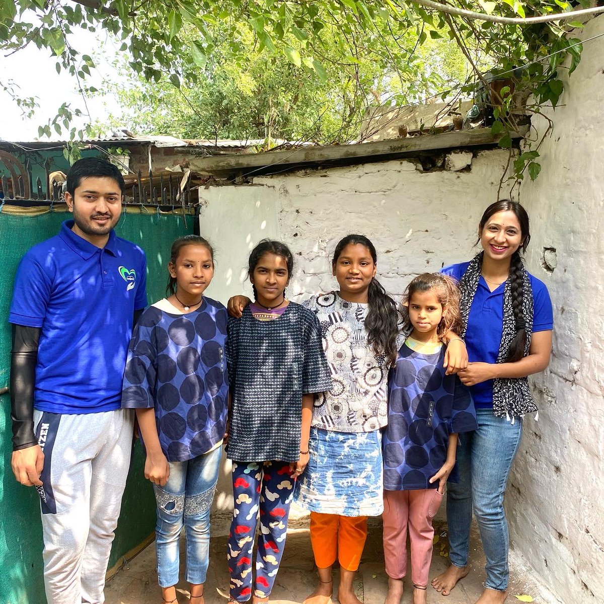 divyajeevanngo's tweet photo. Spreading smile #clothesdrive 
@GovernorMP @OfficeofSSC @CollectorBhopal 
#Divyajeevanteam https://t.co/WK2ZPajp8u