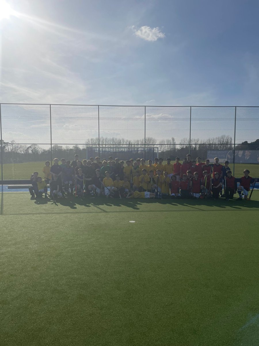 A brilliant week of House Hockey was completed in the sunshine with 6th form, the upper school and then finally the 1st year today. All had fun in the sun and it was great to see some seniors coming back to hockey after not picking up a stick for a couple of years!