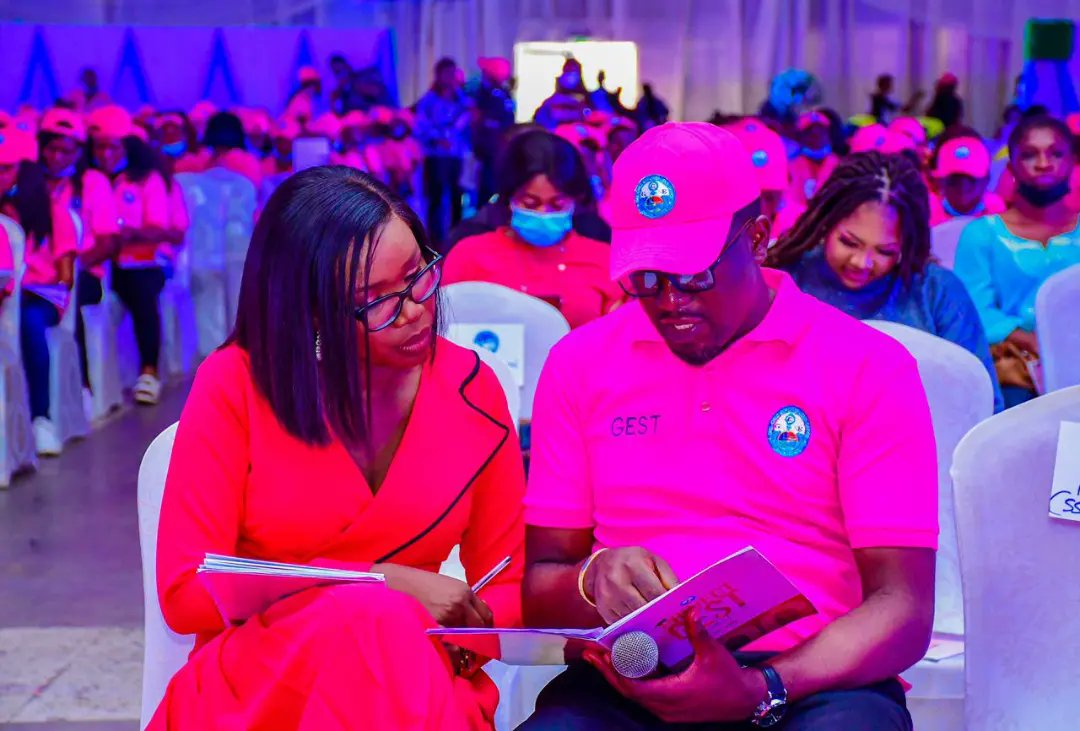 segunmanuel's tweet photo. Anchoring the #projectgest graduation for the @DeltaGCE
Special thanks to the SSA to his Excellency @IAOkowa , Barr. @MarilynOkowa for always having me.
An honor to work for the @DSGovernment
#projectgest2021
#deltagce https://t.co/WIqEu4Dwzw