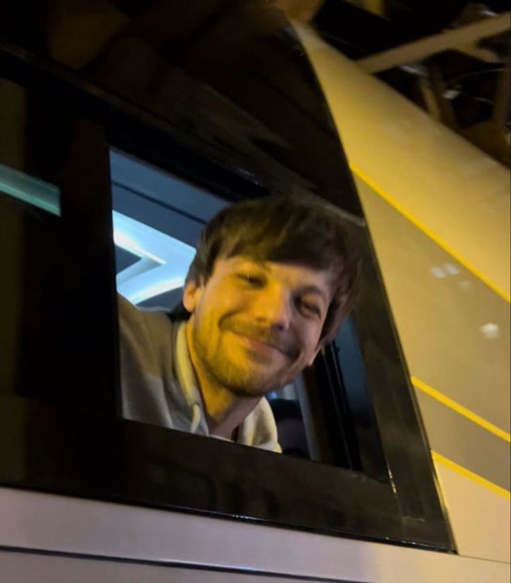 Briloves_hslt's tweet photo. Daría lo que fuera por ser yo quien te saque esa linda sonrisa que tienes chico de los pastelitos <33
#LouisTomlinson #teamolouis @Louis_Tomlinson https://t.co/dlP4HhEBDz