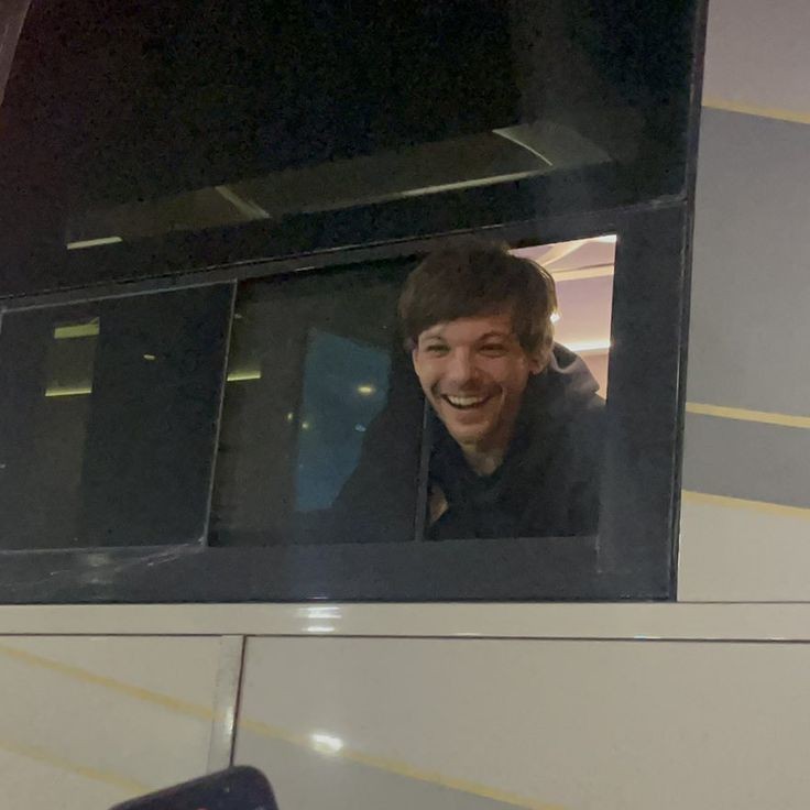 Briloves_hslt's tweet photo. Daría lo que fuera por ser yo quien te saque esa linda sonrisa que tienes chico de los pastelitos <33
#LouisTomlinson #teamolouis @Louis_Tomlinson https://t.co/dlP4HhEBDz