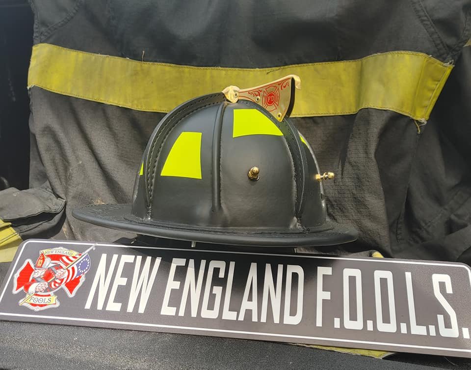 NewEnglandFOOLS's tweet photo. Fundraising Helmet Raffle: https://t.co/WCchpS1RJp. @NewEnglandFOOLS @NewEnglandFOOLS @ActionPage1 @IpswichFire @BillyGoldfeder @LtRayMack @chieflasky @FirehouseNews @PeterMFirehouse @BobbyHalton @fireengineering @BostonFireGear @THE_PFFM https://t.co/iTzoZaK9KY