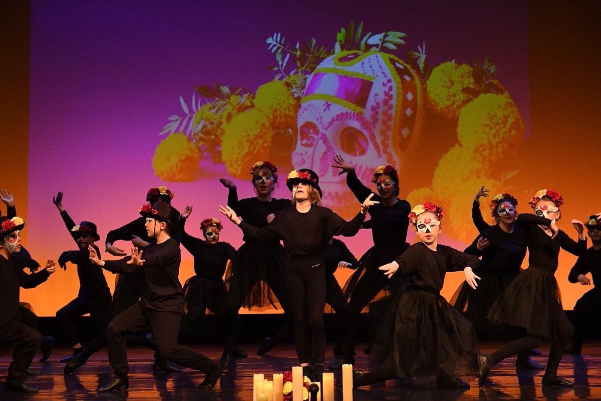 SCSaffronWalden's tweet photo. Our Performance Troupe are so excited to be performing at the Shaftesbury Theatre in the West End of London this Sunday!
To get you all in the mood, here is a look back at some of our previous West End performances. Enjoy!
#creativecourageforlife #shaftesburytheatre https://t.co/0RjbmEpIyM
