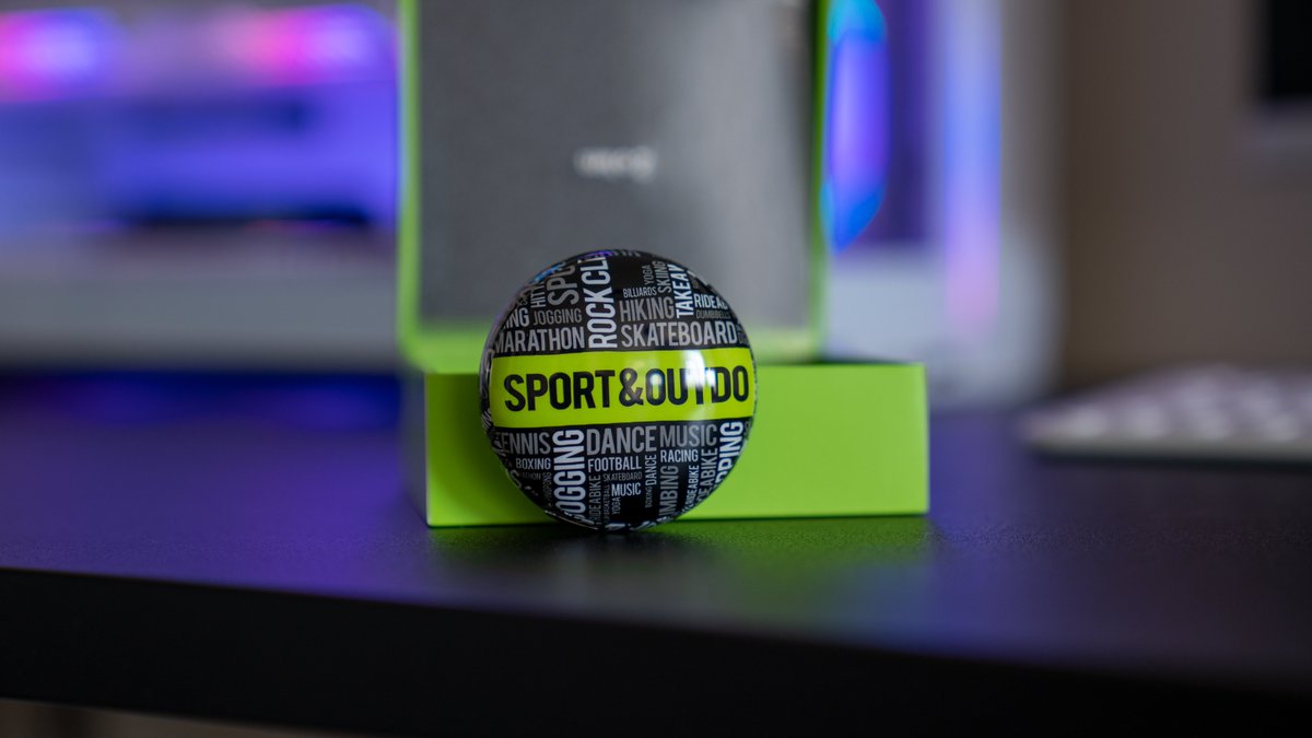 New Vid - youtu.be/5gDhj_28ZCM
These earphones look absolutely amazing! I love them! The Mifo S has an aluminium case &amp; small earbuds inside with loads of Bass! Check it out! Retweets are very much appreciated.