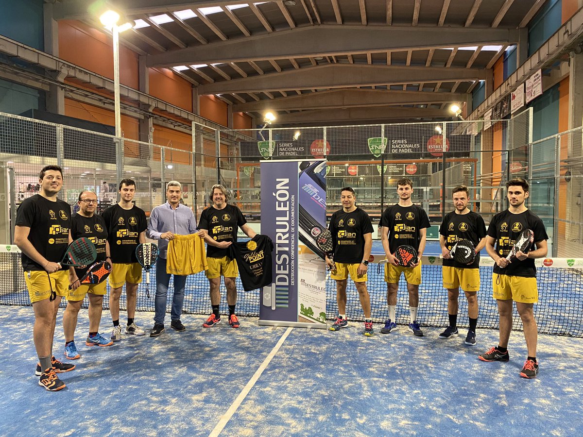 destruleon's tweet photo. Colaborando con el padel leonés. Golden Padel Academy. https://t.co/agO6egdmug