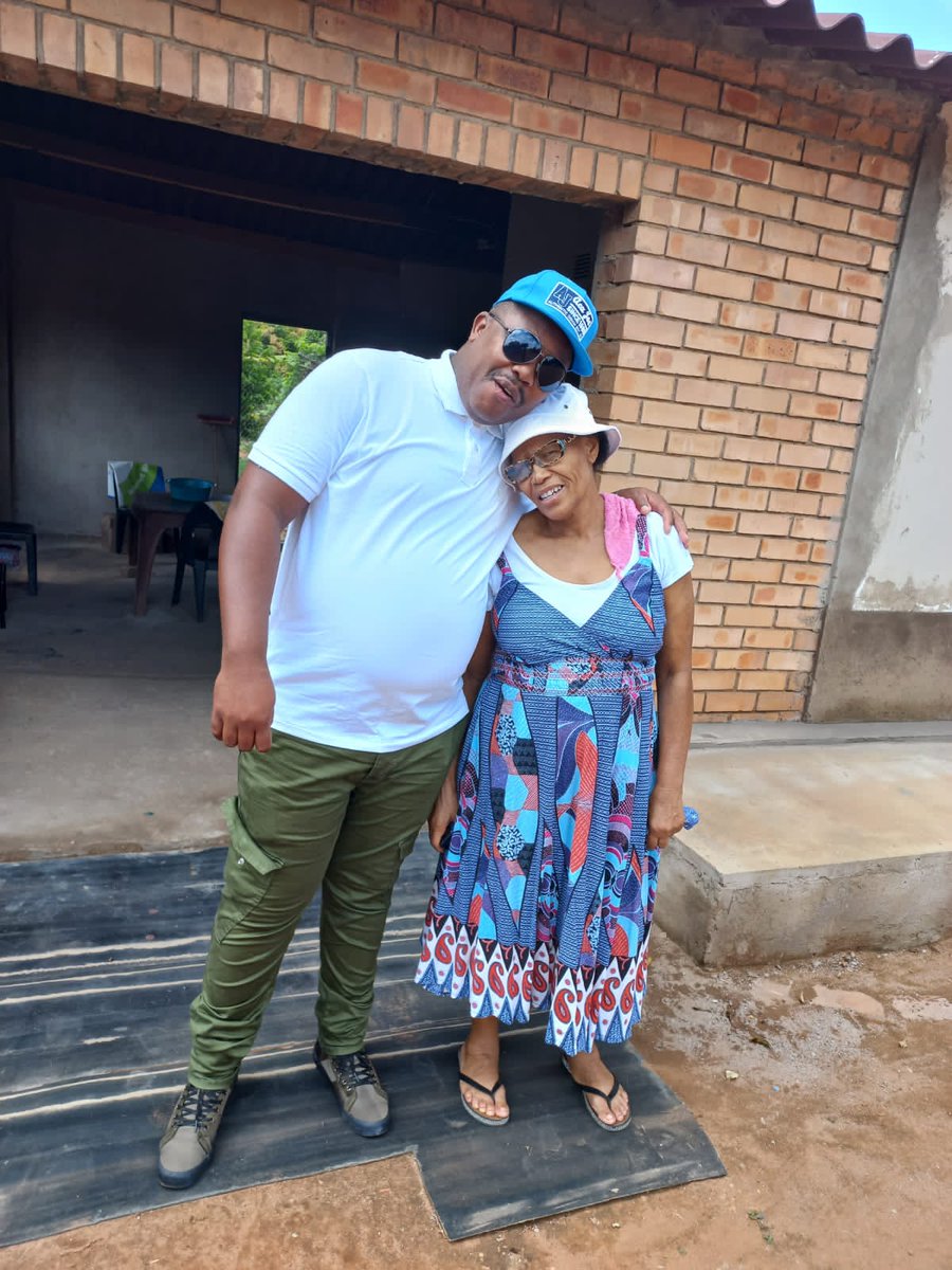 dope_superdo's tweet image. #LIKEMOTHERLIKESON🌺👸✌️♥️👌#DEARMOTHER👸&quot;THE AIM IS TO SHOW YOU THAT I LOVE YOU&quot;...👸♥️🌺💯✌️#ABAPHELE#LIP#LIVEINPEACE✌️👸🌺✌️