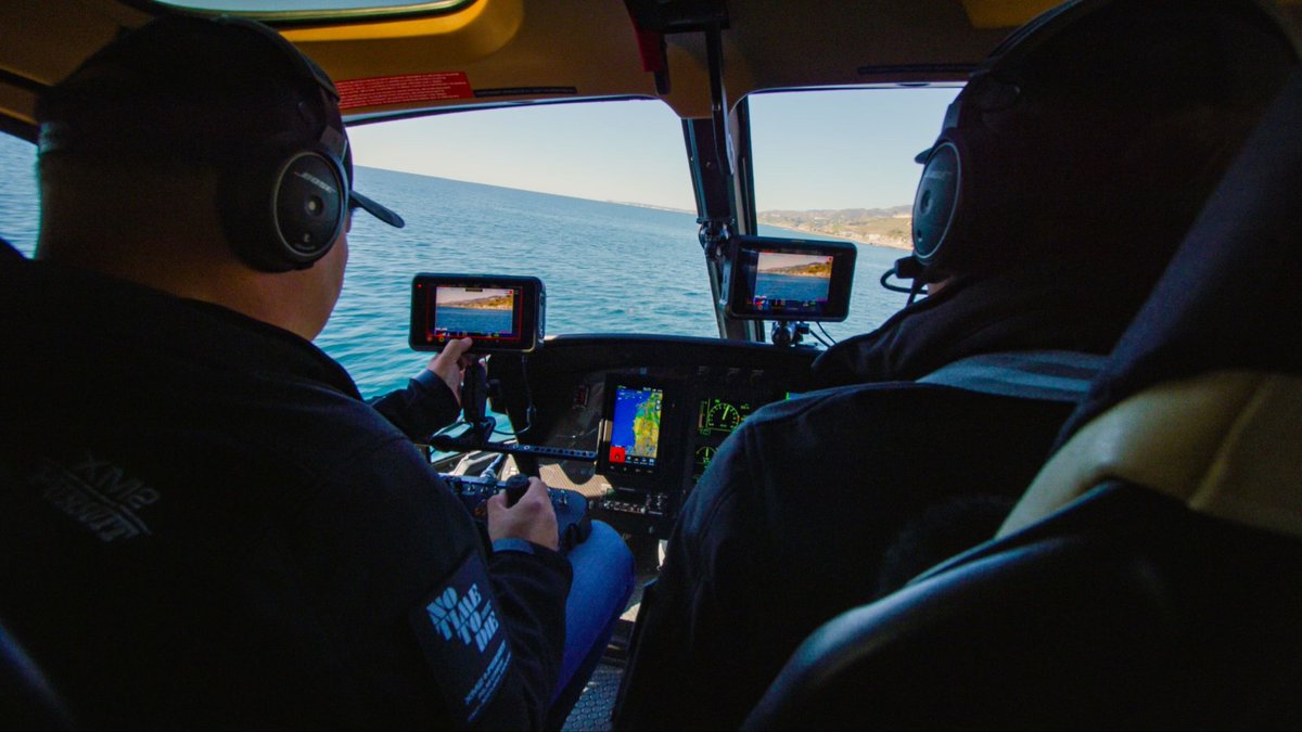 AtomosGlobal's tweet photo. We go behind the scenes with the team from XM2 Pursuit as they capture aerial footage utilising the SHOGUN 7.
The SHOGUN 7 effortlessly enables the team to monitor their images on-set in pristine 4K HDR.
More on SHOGUN 7: https://t.co/yjCI6kXHMG
#SHOGUN7 #OnSetMonitor #AerialView https://t.co/2M8WvwLynr