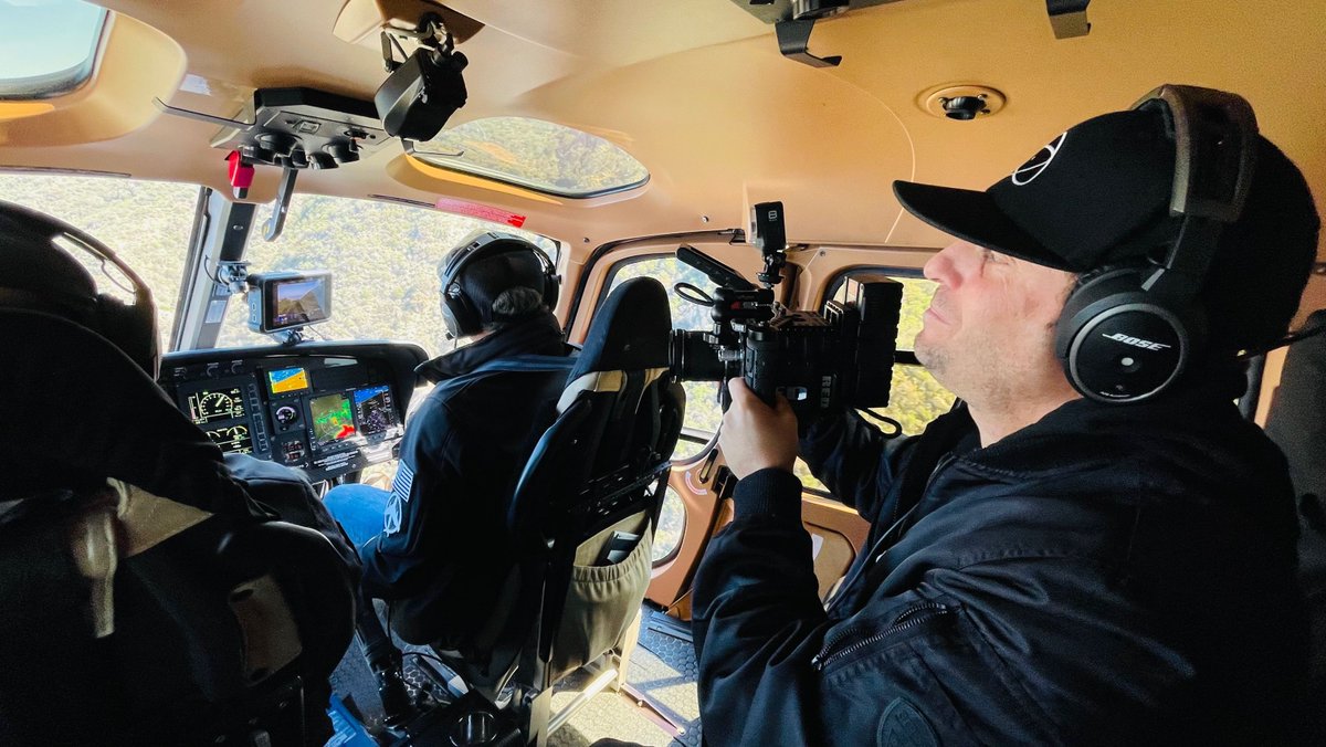 AtomosGlobal's tweet photo. We go behind the scenes with the team from XM2 Pursuit as they capture aerial footage utilising the SHOGUN 7.
The SHOGUN 7 effortlessly enables the team to monitor their images on-set in pristine 4K HDR.
More on SHOGUN 7: https://t.co/yjCI6kXHMG
#SHOGUN7 #OnSetMonitor #AerialView https://t.co/2M8WvwLynr