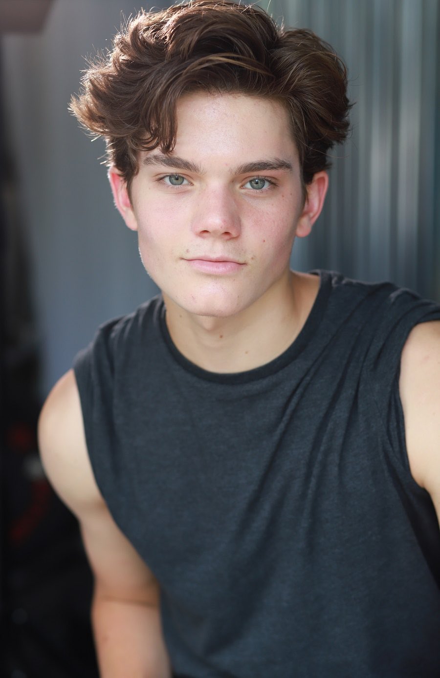 Илай хейл. Илай хейл волчонок. Дерек хейл супермен. Дерек драймон. Сын дерека.