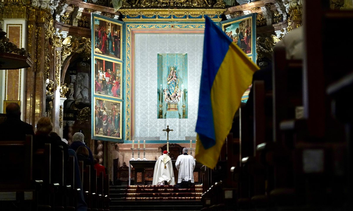 Acto de Consagración al #InmaculadoCorazondeMaria de Rusia y Ucrania en la <a href="/MCatedralVLC/">Catedral de Valencia</a>. La diócesis de Valencia se una a la celebración del Papa Francisco 
📷<a href="/Albertosaizllop/">Alberto Saiz</a>
