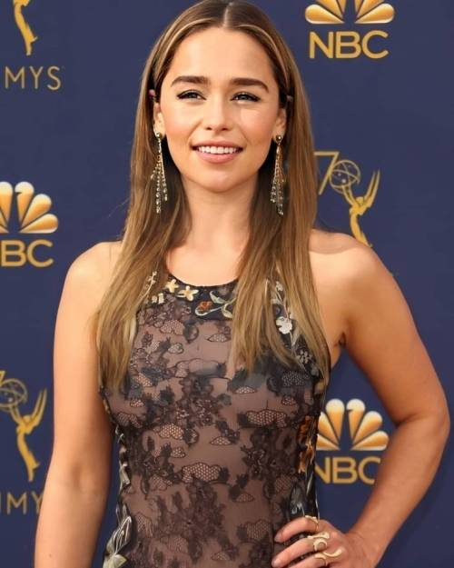 UCFasimetrico's tweet photo. Emilia Clarke https://t.co/IItf0sbSWq