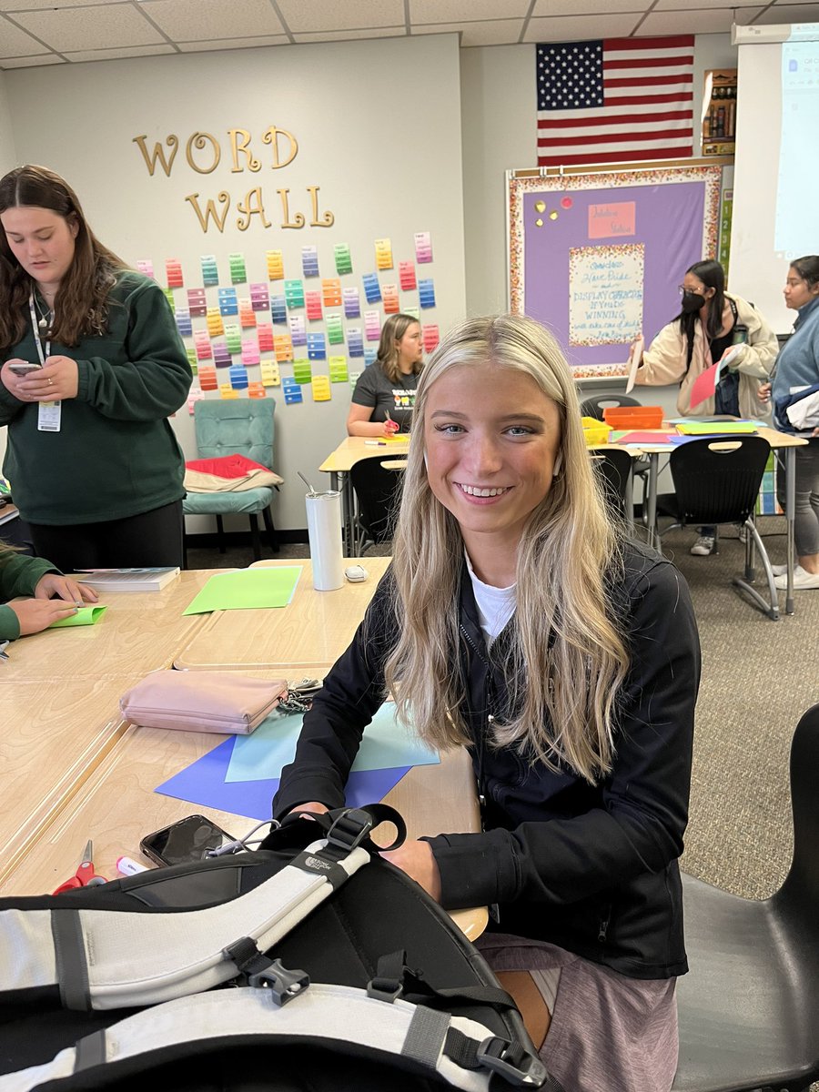 MrsPitcel_KPHS's tweet photo. English Honor Society students made cards today to help encourage elementary students for the STAAR test! @HumbleISD @HumbleISD_KPHS https://t.co/OGJuz0Kecr