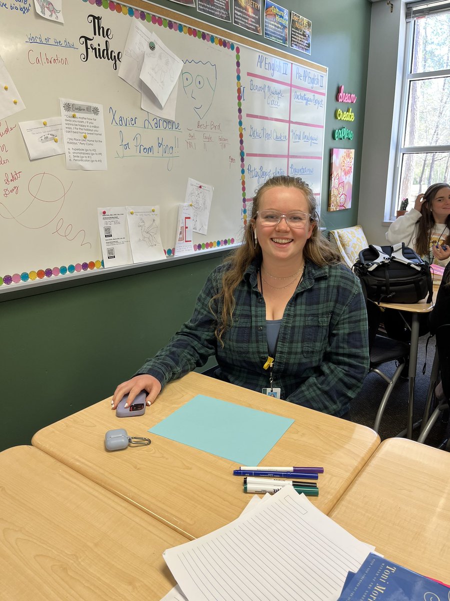 MrsPitcel_KPHS's tweet photo. English Honor Society students made cards today to help encourage elementary students for the STAAR test! @HumbleISD @HumbleISD_KPHS https://t.co/OGJuz0Kecr